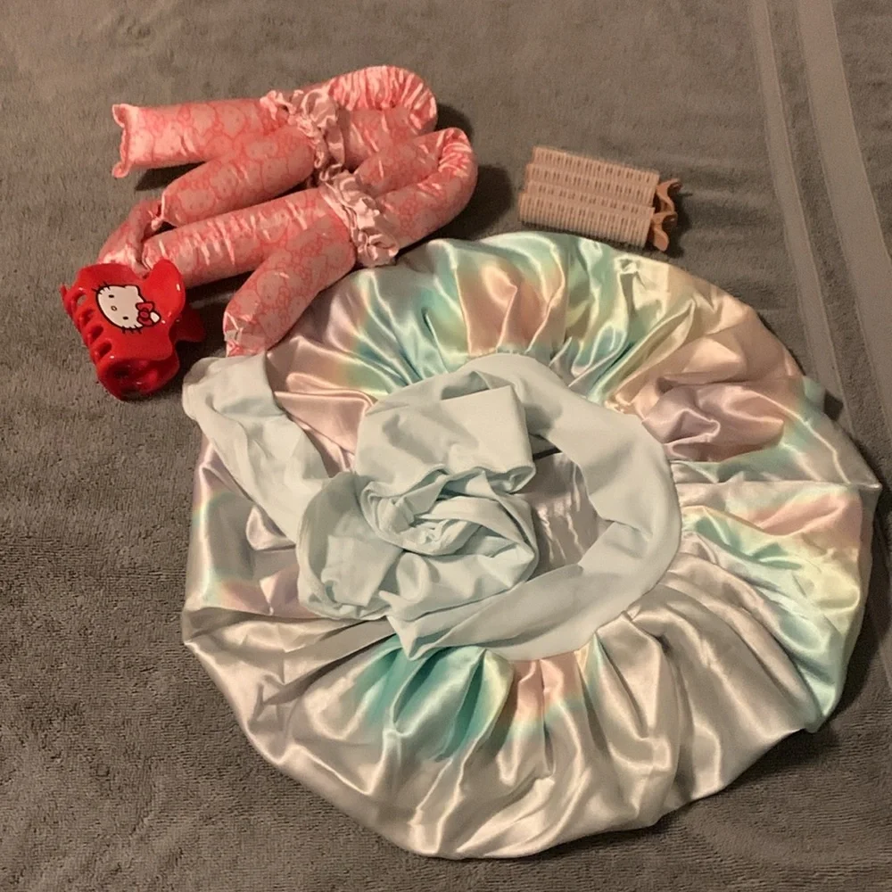 Kitsch Hello Kitty Pink Heatless Set w/2 volume curlers,Bonnet